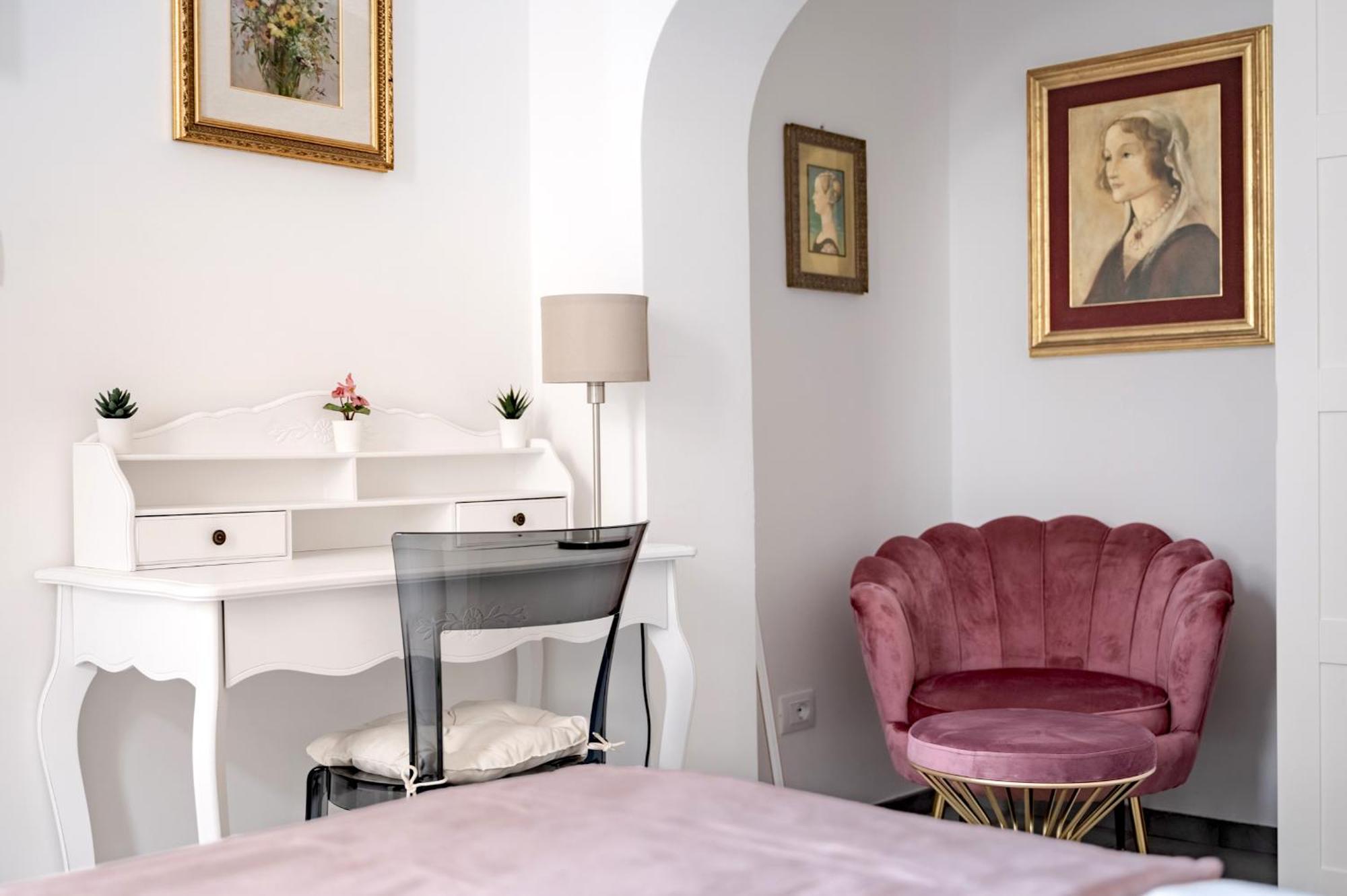 Charming Apartments: Chic Renovated Near Tram Leopolda * Florença