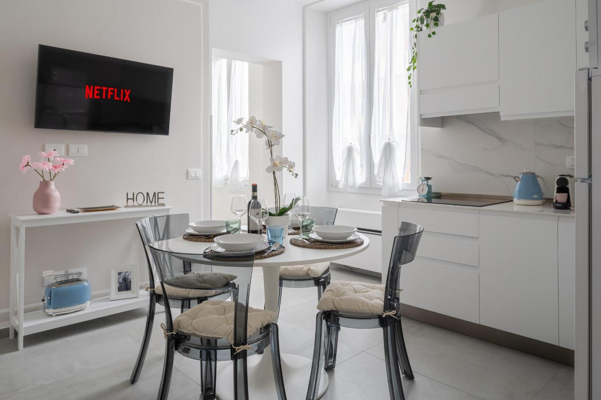 Charming Apartments: Chic Renovated Near Tram Leopolda Apartamento