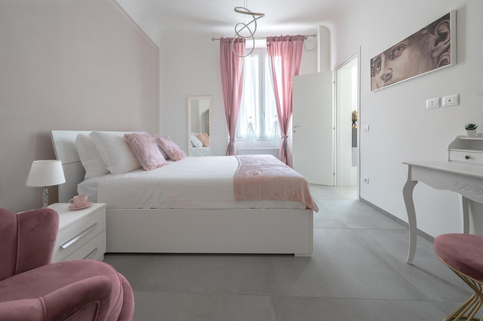 Apartamento Charming Apartments: Chic Renovated Near Tram Leopolda *